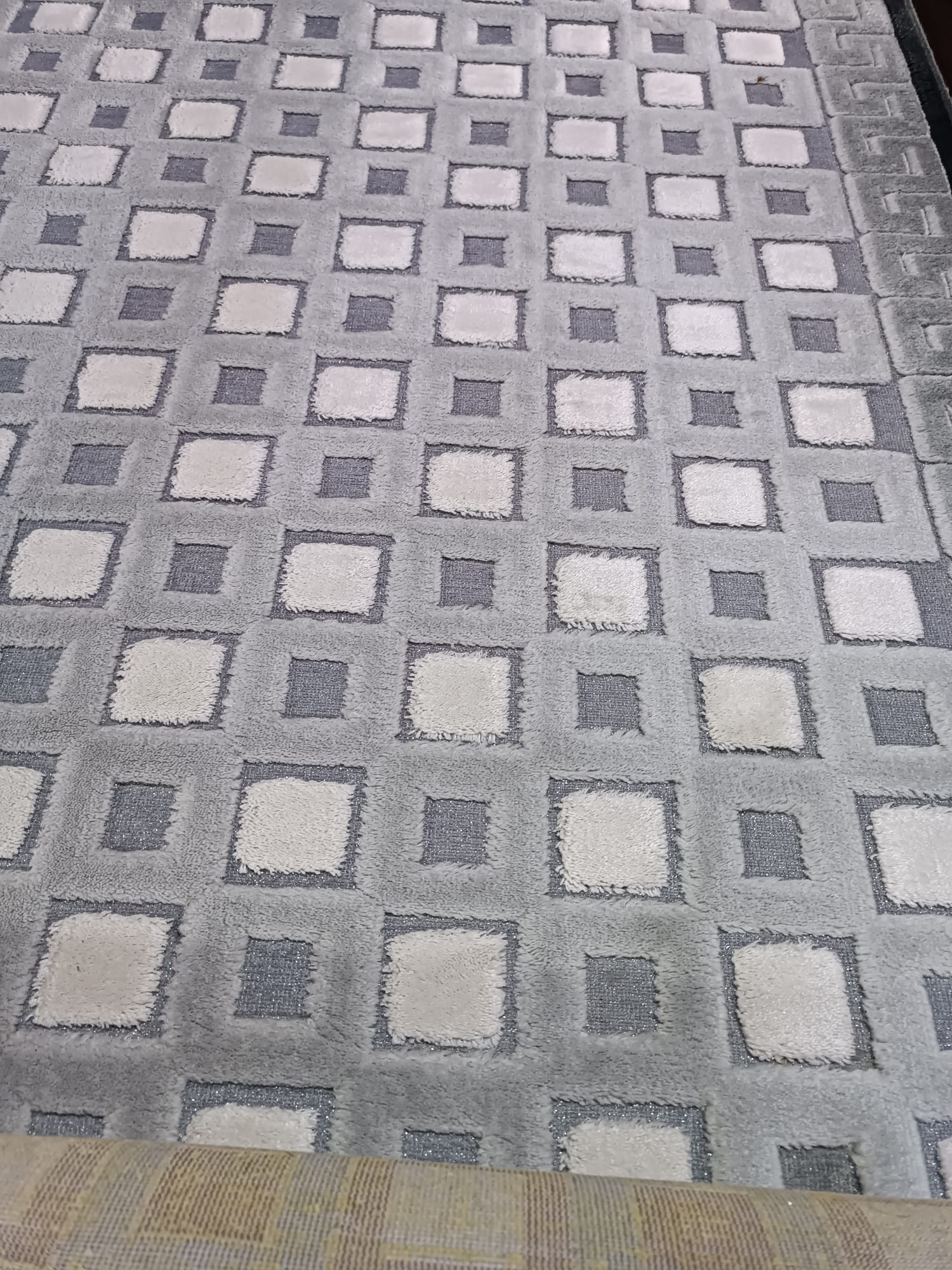 Gri Geometrik Desenli Modern Halı - yıkama sonrası temiz hali