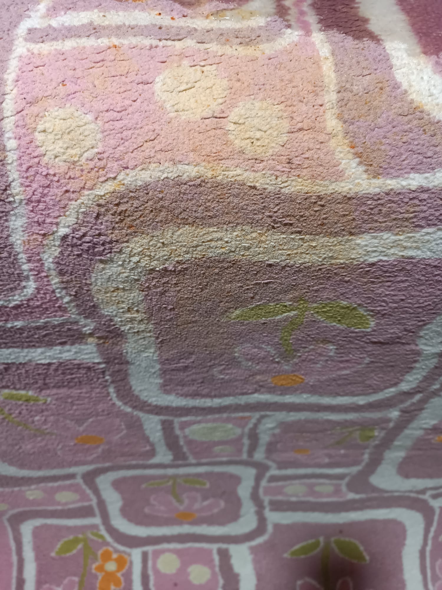 Pembe Çiçekli Çocuk Odası Halısı - yıkama öncesi kirli hali